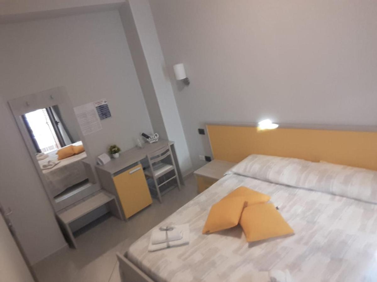 Affittacamere Borgata Marina Roseto Capo Spulico Exterior foto