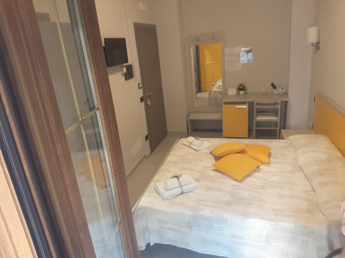 Affittacamere Borgata Marina Roseto Capo Spulico Exterior foto